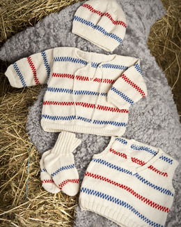 Beskrivning Babyset med klassiskt mönster