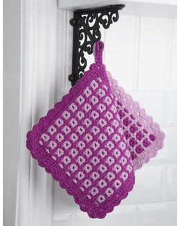 Beskrivning Grytlapp i dubbel filévirkning