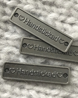 Platta metall Handstickad