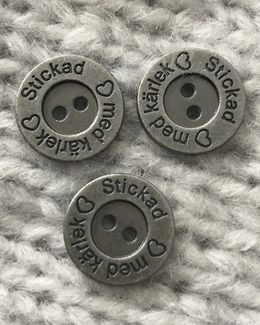 Metallknapp Stickad med Kärlek 15 mm