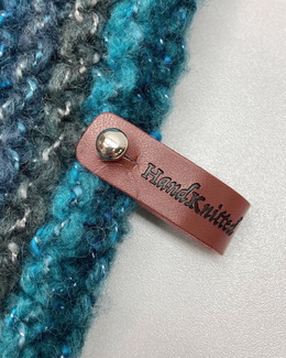 Lädermärke Hand Knitted