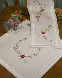 Broderikit Löpare Blommor på grön kvist