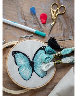Broderikit Tavla Blå fjäril