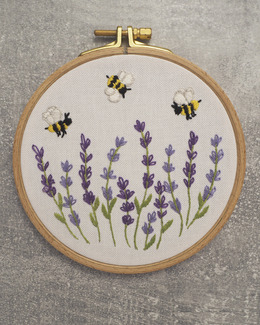 Broderikit Tavla Bi & Lavendel