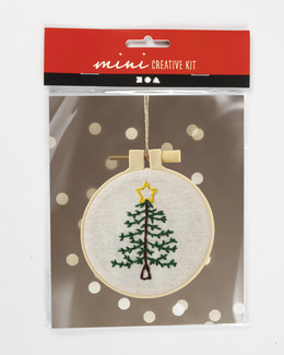 Broderipakke Mini Juletre Strikking, pynt, garn og strikkeoppskrifter