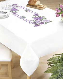 Broderikit Middagsduk Lila bukett med eller utan garn