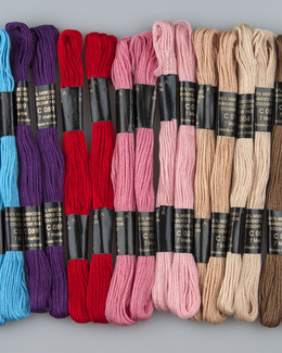 Moulinégarn assorterte farger 36 dukker Strikking, pynt, garn og strikkeoppskrifter
