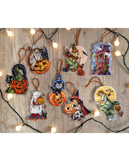 Plastic canvas Halloween 8-pk Strikking, pynt, garn og strikkeoppskrifter