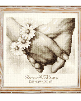 Broderikit Bröllopstavla Hand i hand