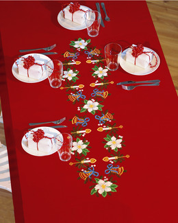 Broderipakke Middagsduk rød Strikking, pynt, garn og strikkeoppskrifter