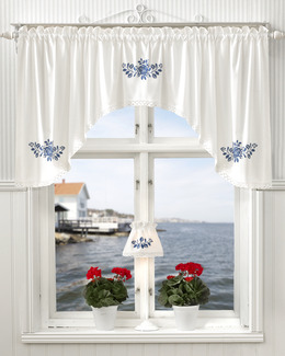 Bågkappa Fanny med broderade blommor